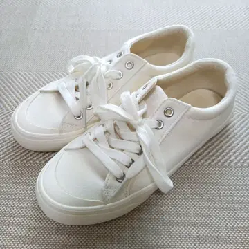 화이트 캔버스 스니커즈 22cm