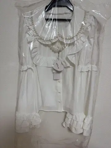 앙크루즈 히메소매 블라우스