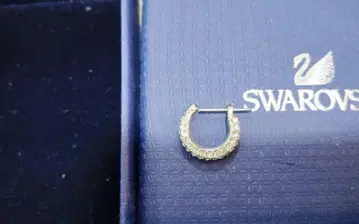 SWAROVSKI 스와로브스키 귀걸이 한쪽