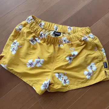 [가격 인하 중] patagonia XS 꽃무늬 숏 배기
