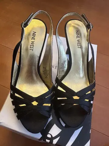 NINE WEST 블랙 스트랩 샌들
