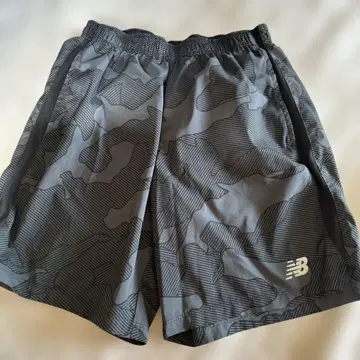 New Balance 카모플라쥬 패턴 숏팬츠 S