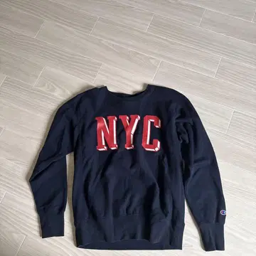 Champion NYC 프린트 맨투맨 L 네이비