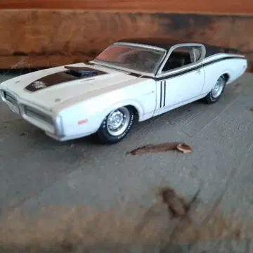 1971 Dodge Charger RT/ 그린라이트 제작