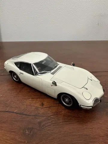 정교 모델 TOYOTA 2000GT 1/18 스케일 미니카