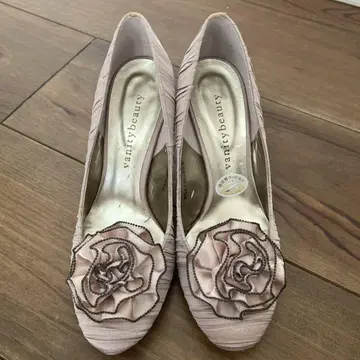vanity beauty 베이지 플라워 장식 펌프스 23.5cm