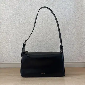 아페쎄 A.P.C. VIRGINIE BAGUETTE BAG