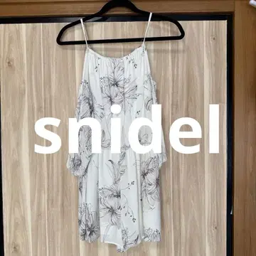 snidel 플라워 프린트 오프숄더