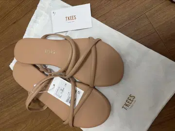 [새상품] TKEES 베이지 샌들 23.0~23.5cm