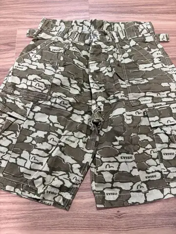 EVISU 카모 패턴 숏팬츠 카키