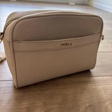 FURLA 베이지 가죽 숄더백