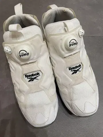 Reebok Pump 화이트 스니커즈