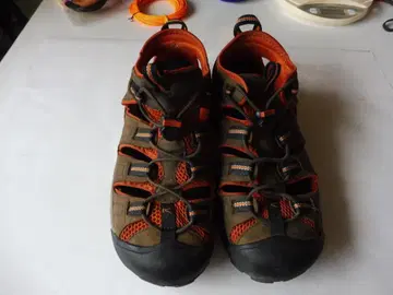 킨 KEEN 샌들 사이즈=US7.5/25.5cm
