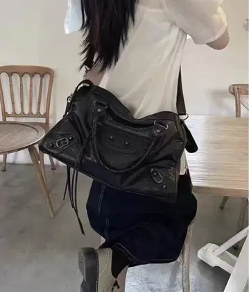[ MEMECLE / 메메쿠루 ] 인조 가죽 숄더백