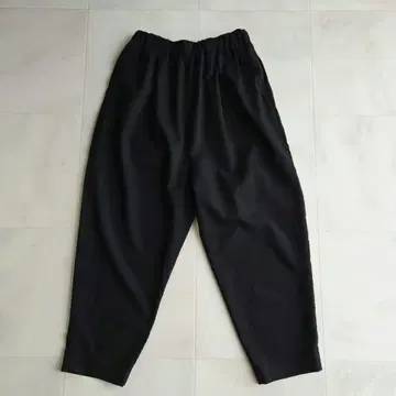 kagure 카구레 썸머 울 테이퍼드 이지 팬츠 블랙