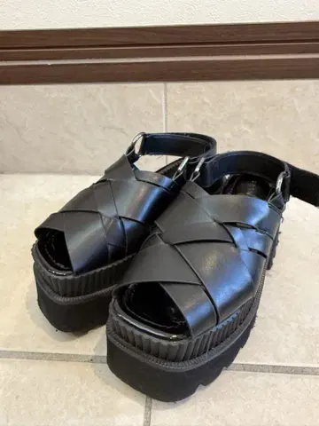 블랙 뜨개질 통굽 샌들