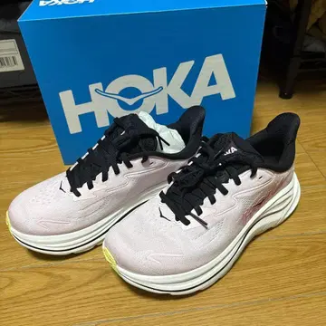 HOKA 핑크 러닝화 clifton10