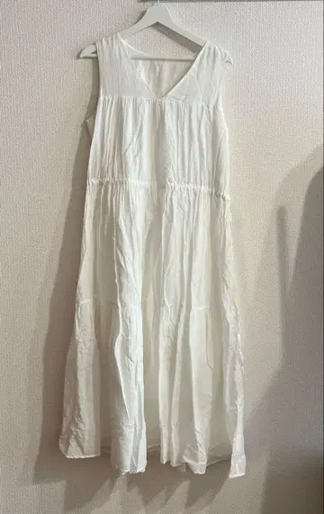 심플리시테 슬리브리스 티어드 원피스 화이트