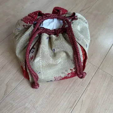 일본 의류용 복조리 백, 빨간색과 금색 꽃무늬
