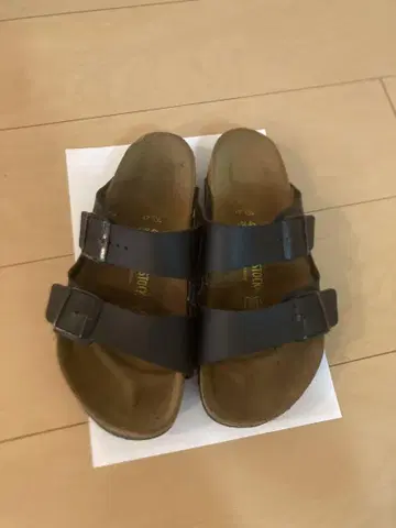 Birkenstock 블랙 샌들