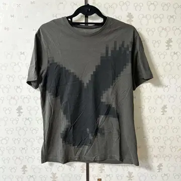 Armani Exchange 픽셀 아트 이글 티셔츠 카키