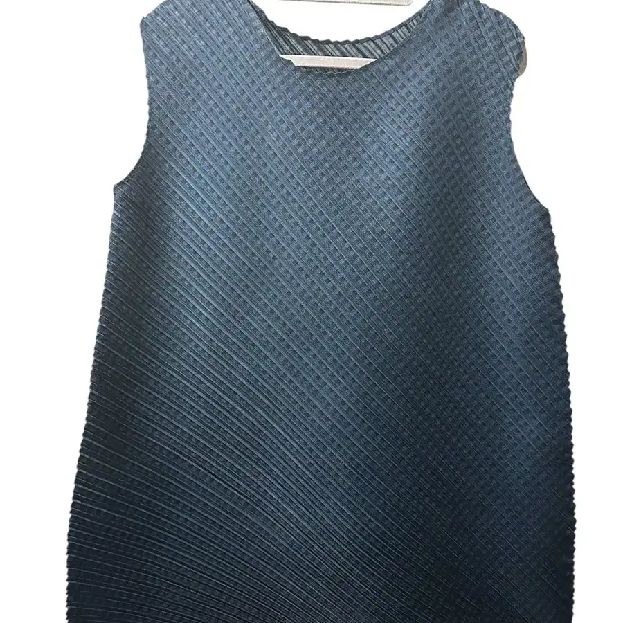 Koiseyo Twisted Sleeveless #coyseio on Bunjang Global Site.
