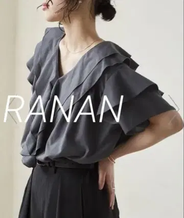 새상품 RANAN 프릴 반팔 블라우스 그레이