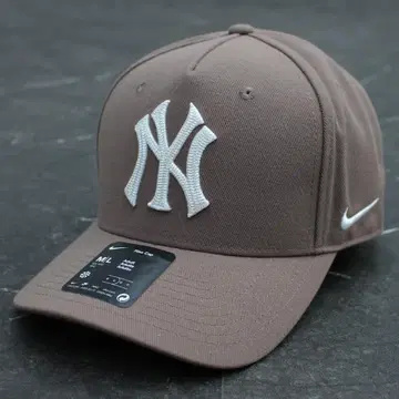 해외 모델 NIKE MLB NY 양키스 스냅백 캡 깊은 스타일
