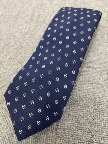 barneys new york 네이비 블루 작은 꽃 패턴 넥타이