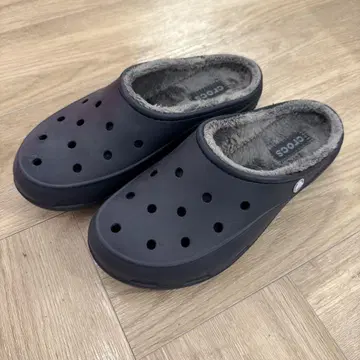Crocs 네이비 퍼 사보 샌들 10