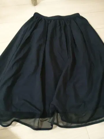 AMAI 블랙 쉬폰 플레어 스커트 무릎 기장