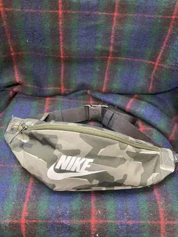 NIKE 카모플라쥬 바디백 웨스트 파우치 카모 패턴