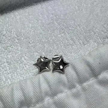 MARC JACOBS 별 모양 실버 귀걸이