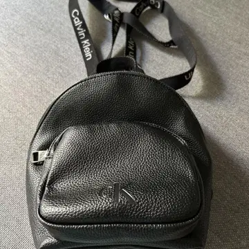 Calvin Klein 블랙 백팩