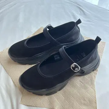 ZARA 메리 제인 블랙 통굽 신발