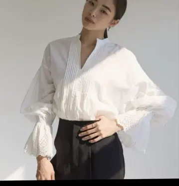 노크 블라우스