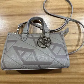 Armani Exchange 지오메트릭 핸드백