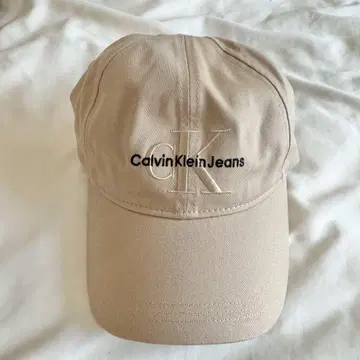 Calvin Klein Jeans 모노그램 로고 엠브로이더리 캡