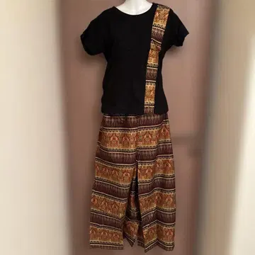 블랙 T셔츠와 코튼 패턴 셋업 블랙