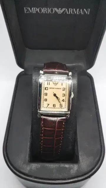 [배터리 교체 완료] EMPORIO ARMANI 브라운 가죽 손목시계
