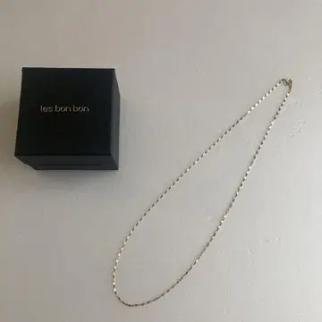 les bon bon victoria necklace gold