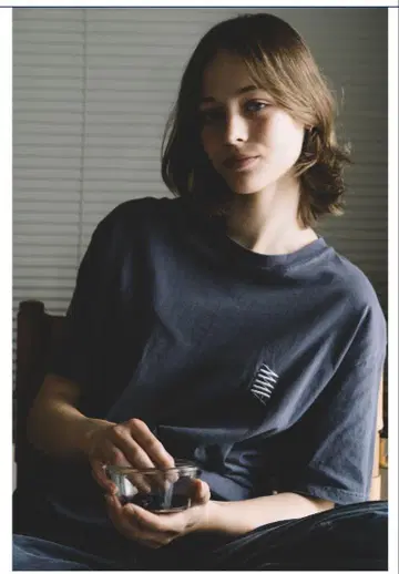 AWW magazine BLUEBERRY TEE 티셔츠 자수