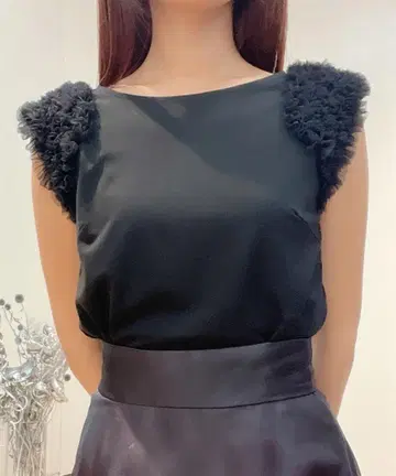 새상품 Noela 튤 숄더 티셔츠