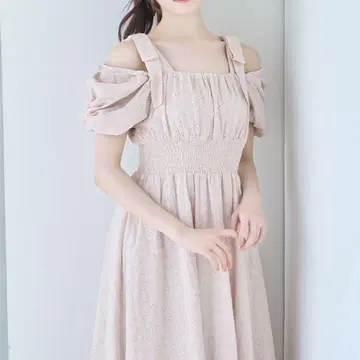 로제 뮤즈 핑크 오프숄더 원피스