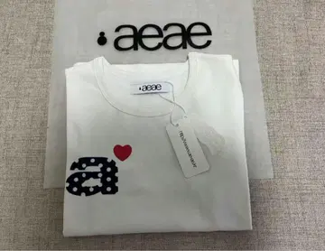 새상품 aeae 하트 티셔츠 화이트
