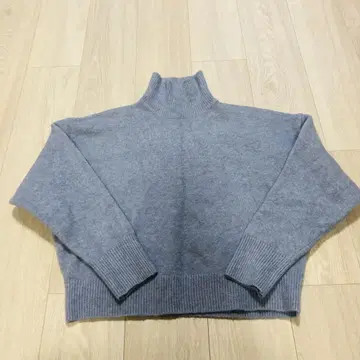 ZARA 라이트 블루 니트 스웨터