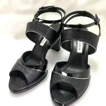 새상품급 DIANA 다이애나 가죽 샌들 블랙 22.5cm