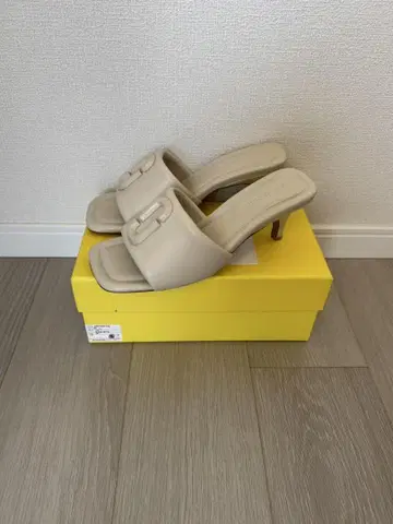 MARC JACOBS 베이지 뮬 약 7cm 힐