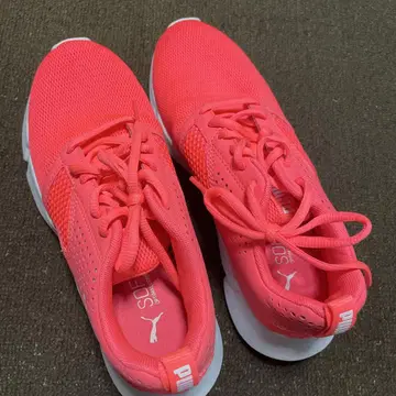 PUMA 핑크 러닝화