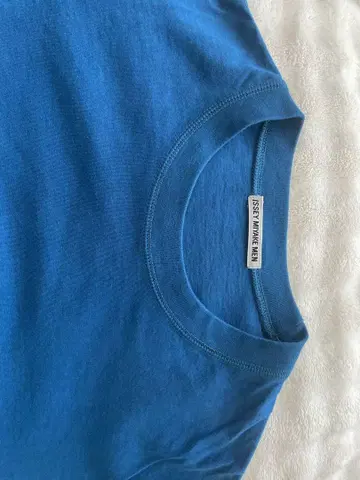 ISSEY MIYAKE MEN 파란색 반팔 티셔츠